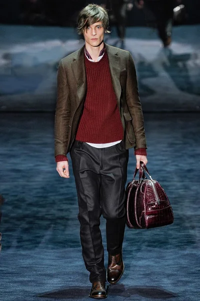 Look 14